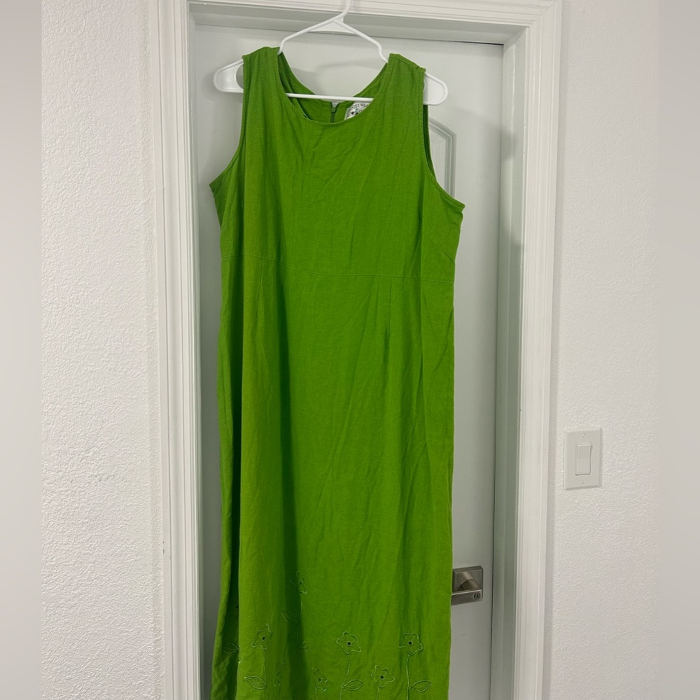 Vintage Green Maxi Dress With Embroidered Flowers
